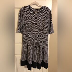 Dress by Danny & Nicole Size 16 EUC flattering fit for any figure zip up style